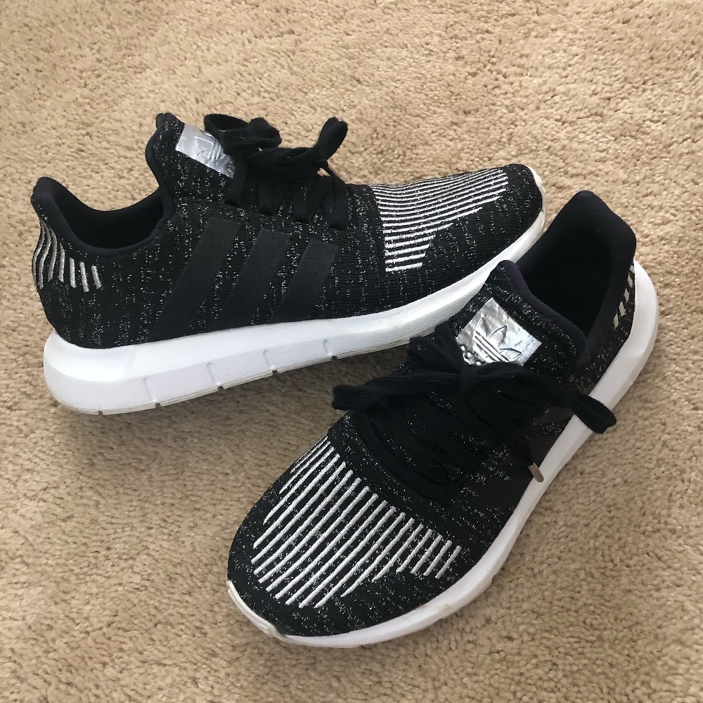 Adidas Swift Run Sneaker, Silver Metallic, Size 8